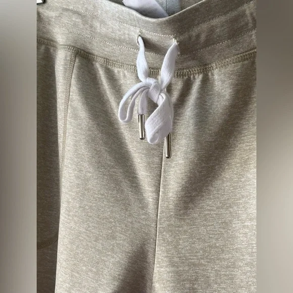 NWOT Zyia XXL Lounge Pants Oatmeal Color, Crop - Picture 2 of 7